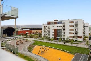Penthouse toppleilighet med utmerkede solforhold sentralt ved jernbanestasjon, kjøpesenter, SPA og IKEA - 4