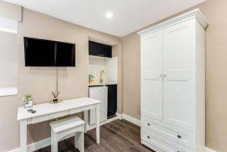 Lit Studio Spot Twin Beds,Amenities & Chill Vibes 1 - 9