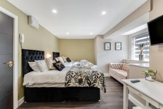 Lit Studio Spot Twin Beds,Amenities & Chill Vibes 1 - 5