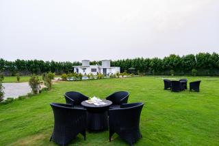 ELIVAAS Signature Malik Farms Countryside Wooden Cottage on 2 Acre Estate with Shared Pool, Garden & Restaurant - 1