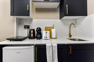 The Wanderer's Nest, Sleek Studio Near It All 1A - 3