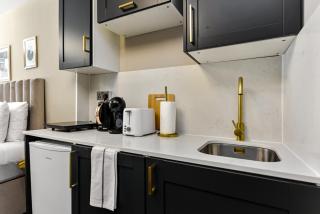 The Wanderer's Nest, Sleek Studio Near It All 1A - 6