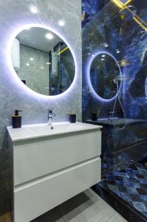 Royal Blue Marble Retreat & City Panorama - 3