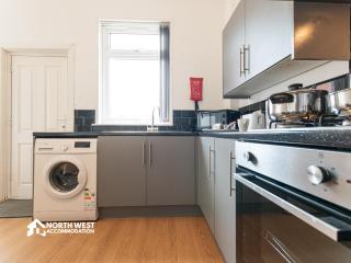 Leigh 2-Bedroom House Near Haydock & Wigan - 4