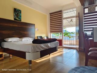 May Fair Vista Home - Luxury Villa - Huge Lawn - Scenic Views - Free Parking - 7