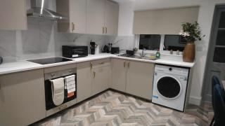 Bright & Spacious 4-Bedroom Home Near London - 7