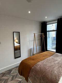 Bright & Spacious 4-Bedroom Home Near London - 5