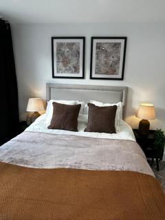 Bright & Spacious 4-Bedroom Home Near London - 9