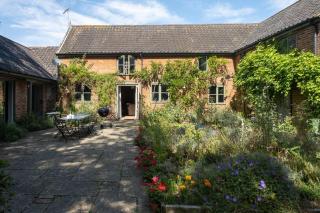 The Dairy House #Aldeburgh #SnapeMaltings - sleeps 11 - NOT SUITABLE FOR HENS OR STAGS OR ANY SIMILAR NOISY EVENTS DUE TO PROXIMITY OF NEIGHBOURS WHO VALUE THEIR PEACEFUL SETTING - Manage by Aldeburgh Coastal Cottages - 0