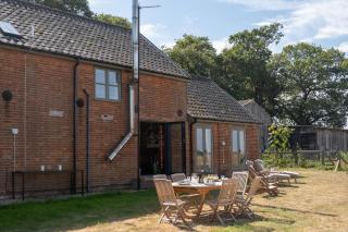 The Dairy House #Aldeburgh #SnapeMaltings - sleeps 11 - NOT SUITABLE FOR HENS OR STAGS OR ANY SIMILAR NOISY EVENTS DUE TO PROXIMITY OF NEIGHBOURS WHO VALUE THEIR PEACEFUL SETTING - Manage by Aldeburgh Coastal Cottages - 7