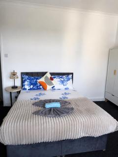 2 bedroom Large House For Contractors, And Family with a sofa bed - 2