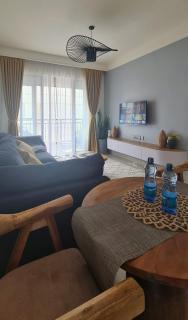 Cozy Top-Floor Apartment with Balcony & City Views near United Nations Office - 2