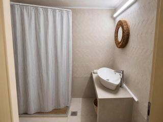 Cozy Stay in Athens near the Metro Station Mosxato - 1