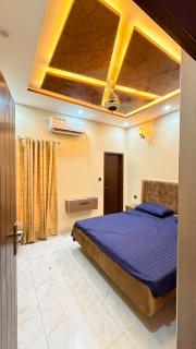 Complete Comfy House with 3 beds Al-Hafeez Garden Lahore - 0
