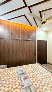 Complete Comfy House with 3 beds Al-Hafeez Garden Lahore - 1