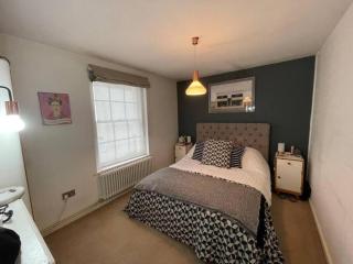 Gorgeous 2 bedroom apartment edge of Cabot Circus - 8