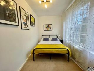 Gorgeous 2 bedroom apartment edge of Cabot Circus - 3