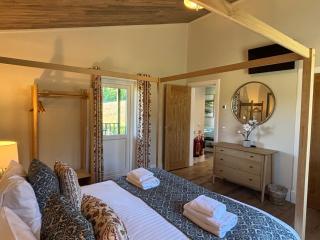 Azalea Lodge 3 with Wood Burning Hot Tub - 3
