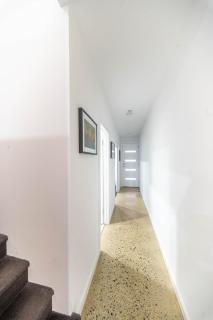 Koala Stay Lightsview 2BR Chic Townhouse Perfect for Work & Leisure - 5