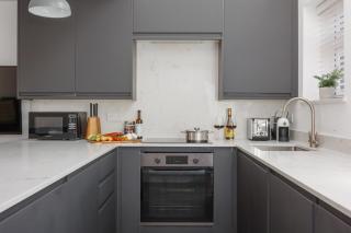 Tower Hide by Grandeur Property - 3