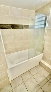 Appartement chaleureux avec véranda, proche des commodités - 3
