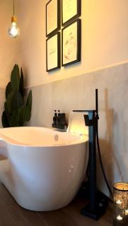 Falco Deluxe Home - Naples Airport & Town - 5