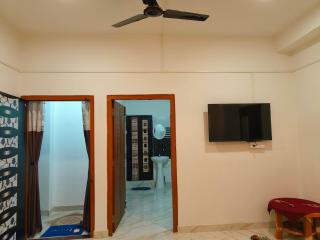 Sajupriya Homestay Cozy 1BHK Near Lokhra and ISBT - 1