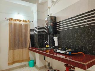 Sajupriya Homestay Cozy 1BHK Near Lokhra and ISBT - 6
