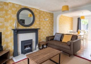 3 Bed Detached - 3 Bathrooms - Parking - Quiet - 2