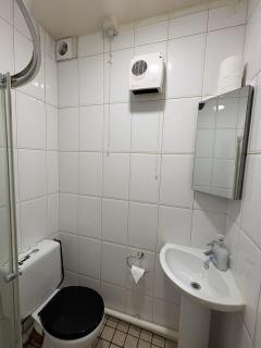 Modern 2-Bed Flat Close to Derby City Centre - 5