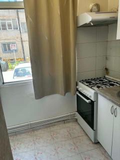 Apartament 2 camere si 1 sufragerie, la parter aproape de plajă si de parc loc linistit supermarketul aproape gara si multe altele 2 intrari pe Soseaua Constantei si pe Pictor Tonitza - 1