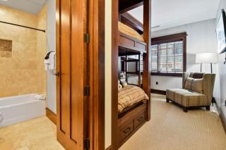 Arrowleaf Lodge - 3 Bed Condo #302 - 1