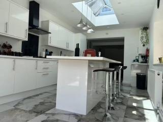 Broadlands House 3 Bed home - 8
