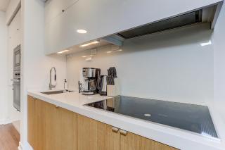 Lakeview 1 Bed 1 Den by Rogers Centre - 8