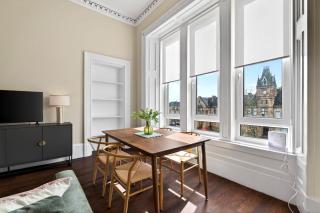 Beautiful 4 Bedroom Flat with convenient travel - 6