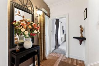 Charming family getaway with private garden - 3