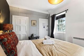 Charming family getaway with private garden - 2