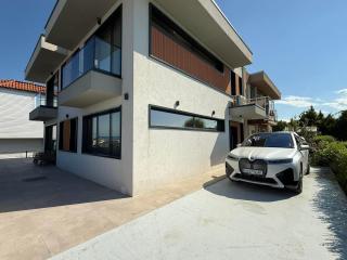 Andre House - 8