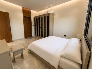 Toot Suites - 8