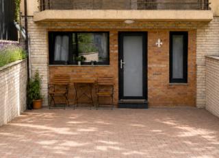 Retro Retreat - Apartment for 2 with Free Parking - 3