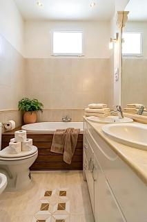 Top Center Riverside Residency - AC, Garage, Danube view - 1