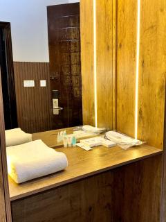 Midway Hotel & Restaurant - 5