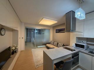 Highvill Sky View Apartment with Balcony and AC - 7