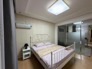 Highvill Sky View Apartment with Balcony and AC - 5
