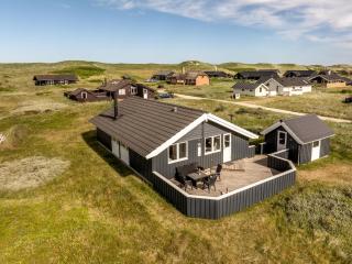 Velholdt Feriehus Med Dejlig Terrasse I Vrist - 1