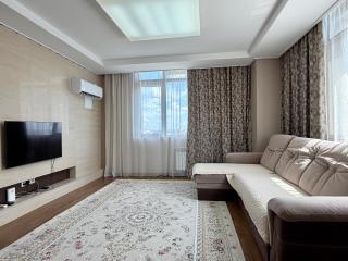 Spacious Three Bedroom Apartment with AC - 9