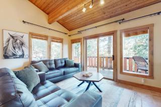 Beautiful home with private pool table spacious deck & pool access - 8