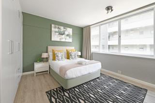 Charming Central Sea Point Haven 50m to Ocean - 0