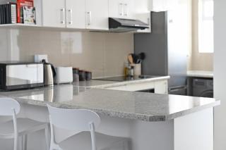 Charming Central Sea Point Haven 50m to Ocean - 3