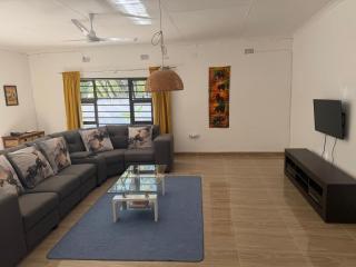 Jacobsen Bungalow in Maun, Boronyane - 2